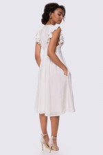 Платье белое с воланами